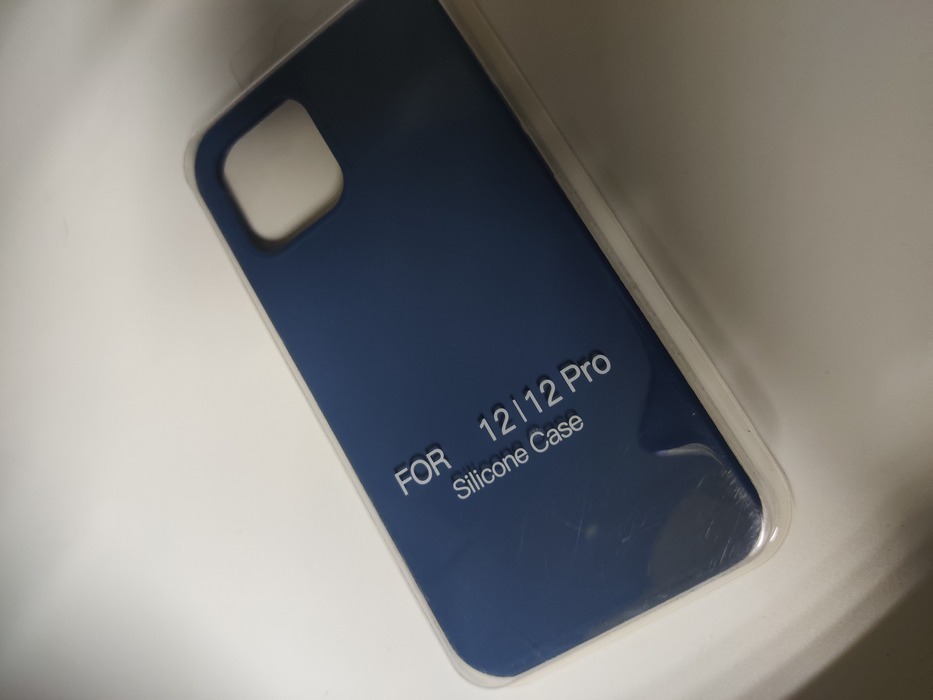 Iphone 12 pro спб. Софт тач чехол для iphone. Синий чехол на айфон 12. Синий айфон 12 в синем чехле. Soft Touch чехол на айфон 14 про.