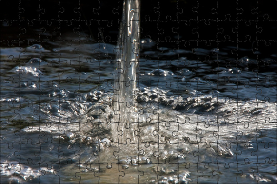 Течь непрерывной струей струями. Струя воды. Струйка воды. Всплеск воды. Вода льется