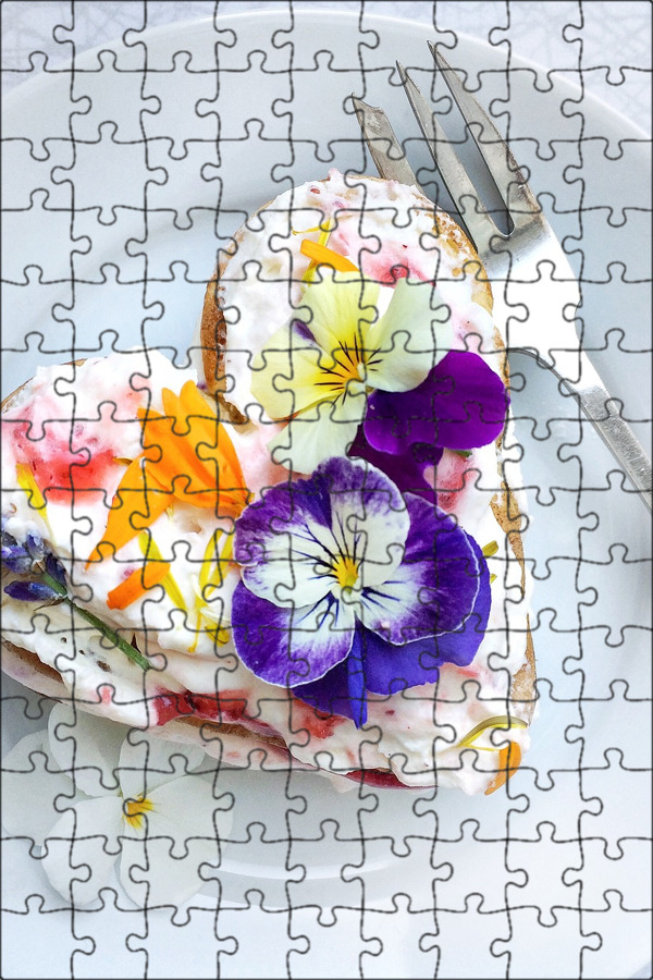 яркая тарелка с едой необычных цветов