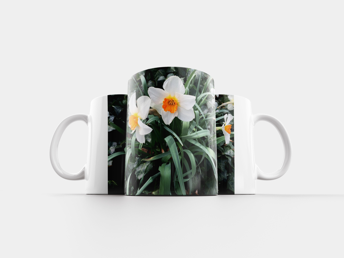 Кружка кобелин ленте. Кружка официант. Официант с подносом. Кружка с джонни. Хамящий джонни из кружки.