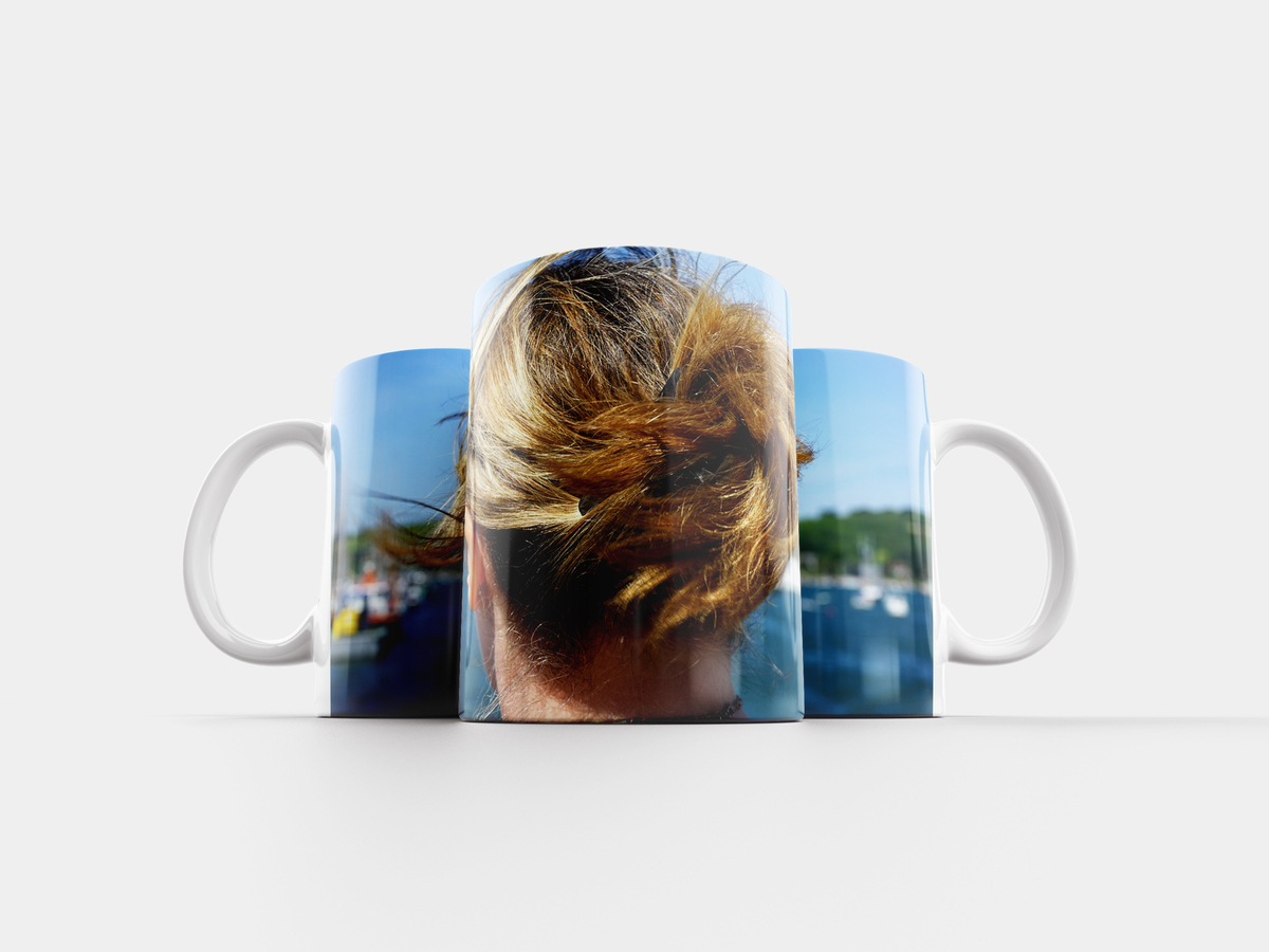 в кружке волос