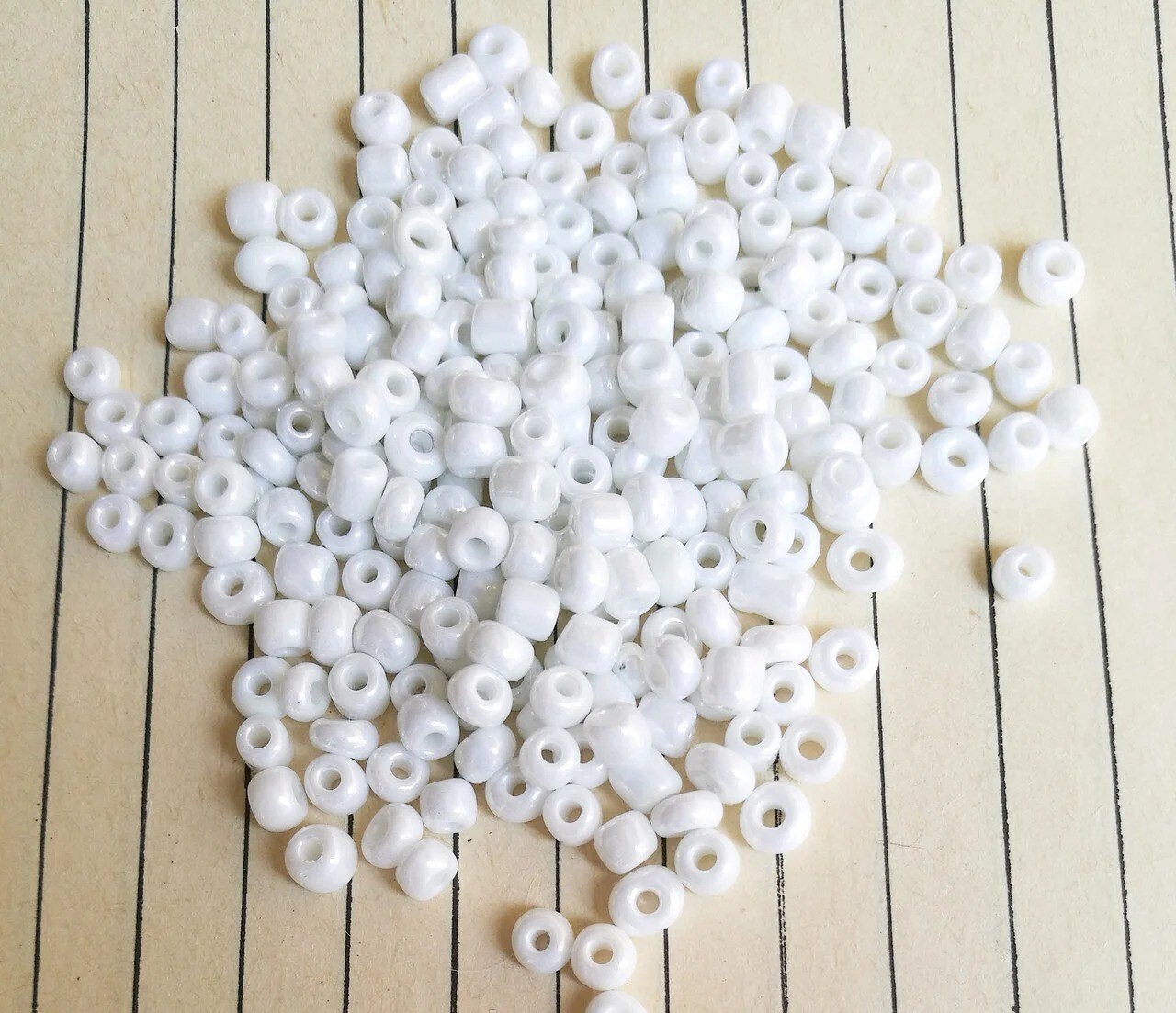 46102 бисер чехия. бисер preciosa 48102. белый бисер фото. крупный белый бисер. бисер прециоза 03050.