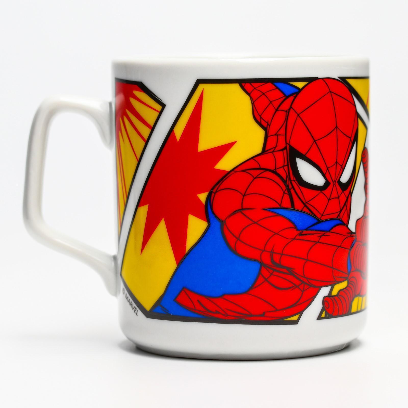 Am super heroes. Кружка Marvel. Кружка керамика Spider-man. Кружка керамика Marvel человек паук. Принт Марвел на кружку.