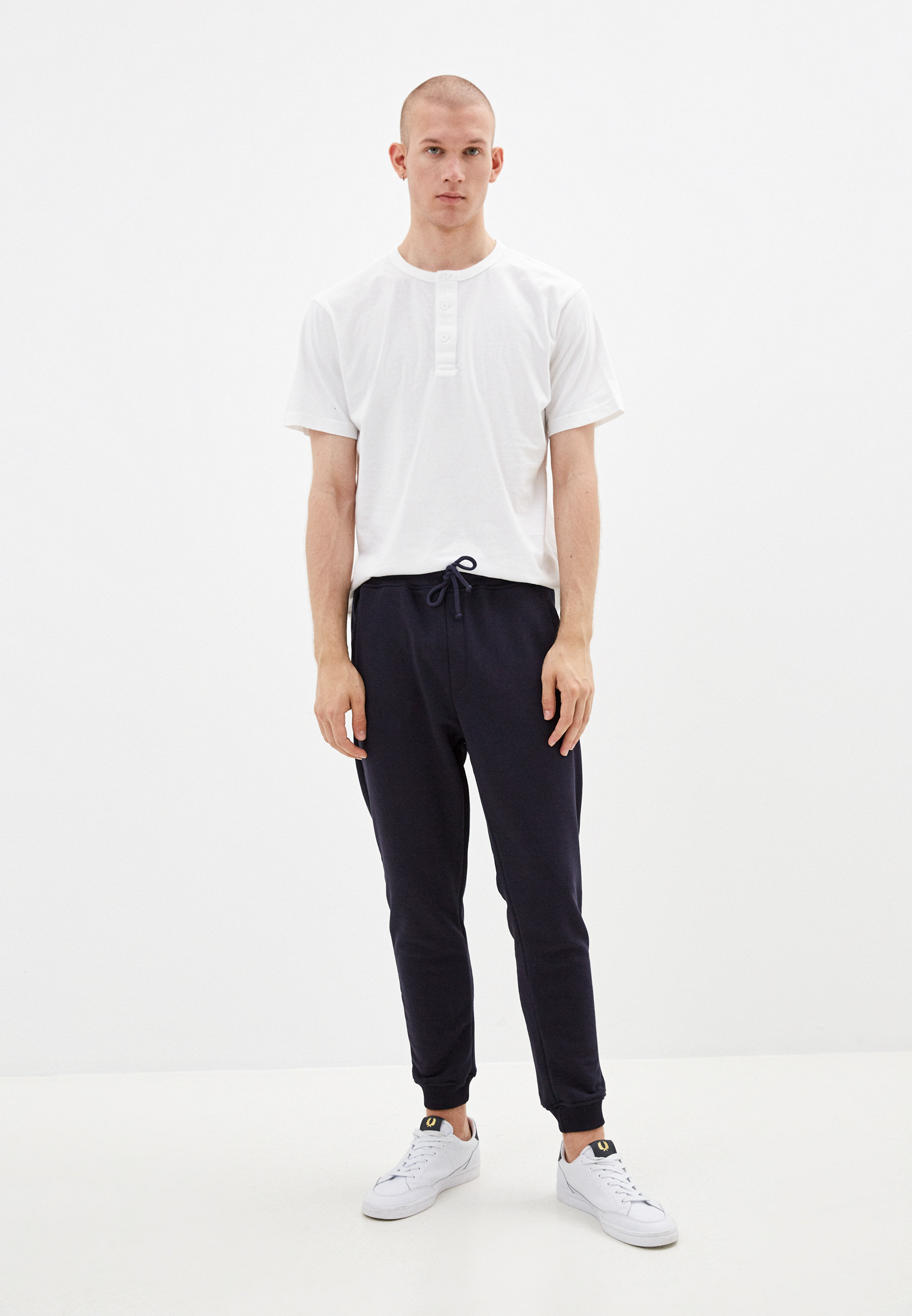 Брюки спортивные wake. Antony Morato mmtr00353fa80006. Armani футболка мужская 111267 сс715 27435. Emporio Armani RN 103723 - cc715-111267. Футболка Emporio Armani - Essential monogramcc715.