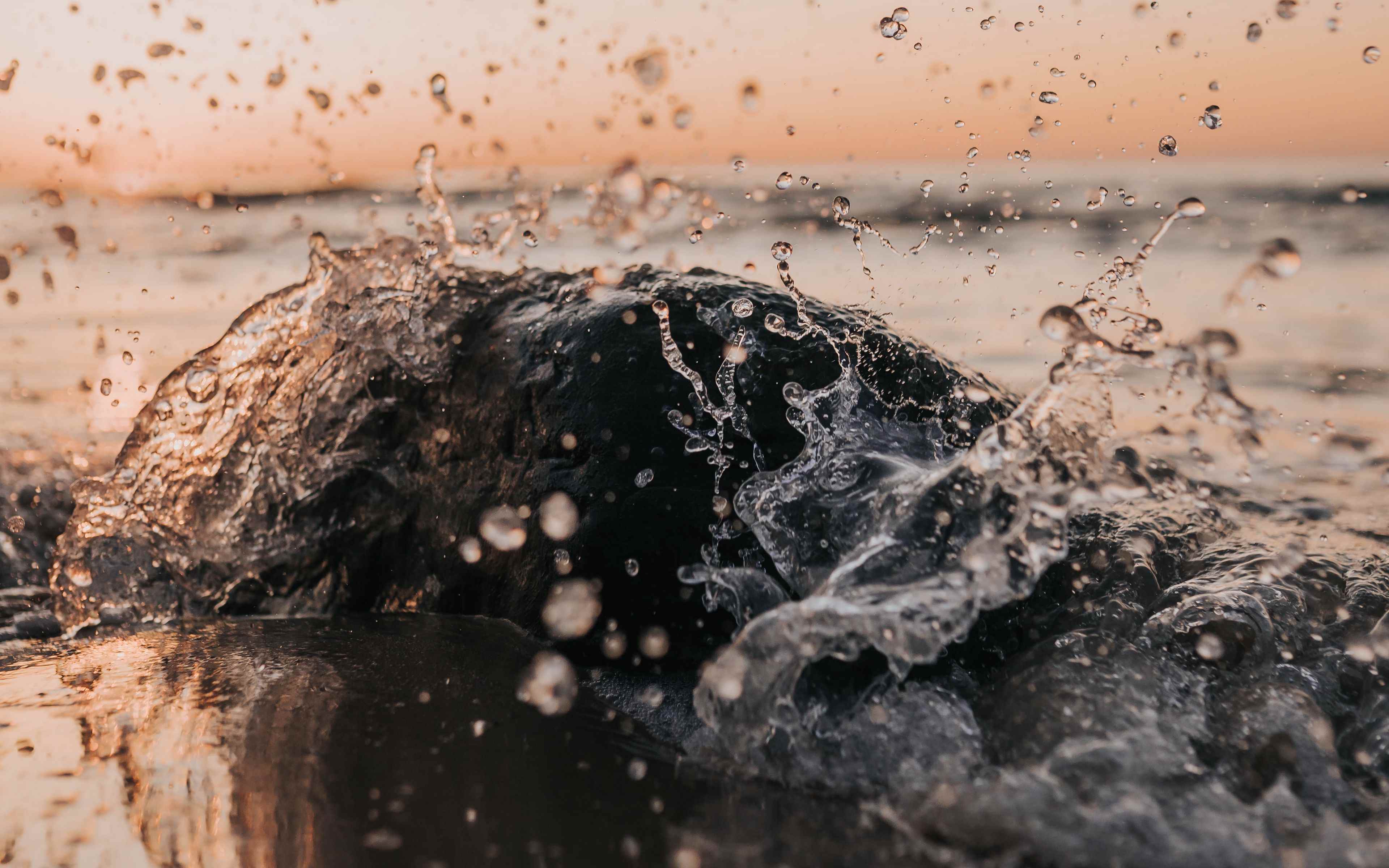 Вода 4 капли. Всплеск воды. Брызги воды. Ливень. Море капли брызги.