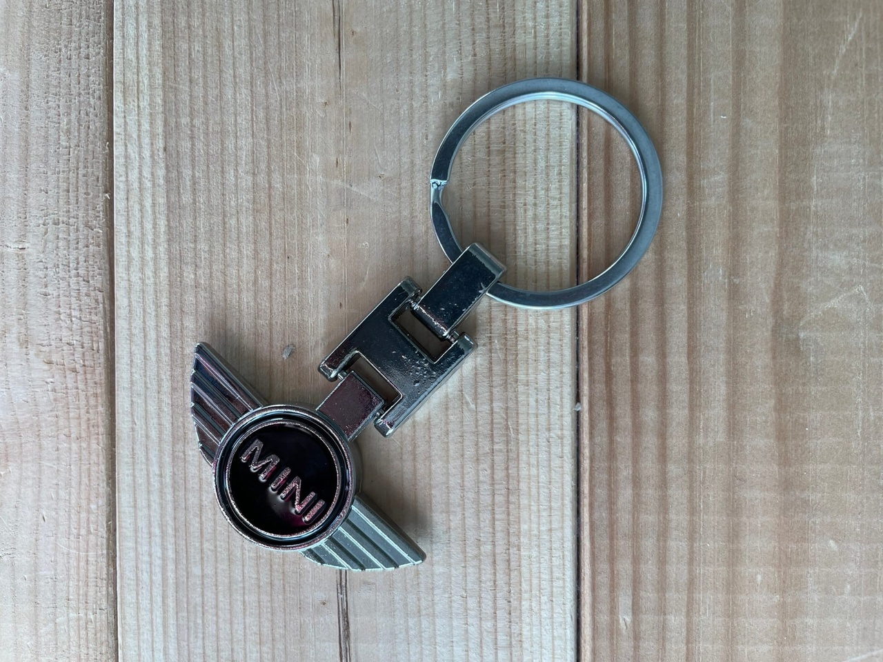 Мини без ключей. Мини ключики. Кожаный брелок Mini Cooper. Брелок remove маленький. Мини ключ на 2 мм.