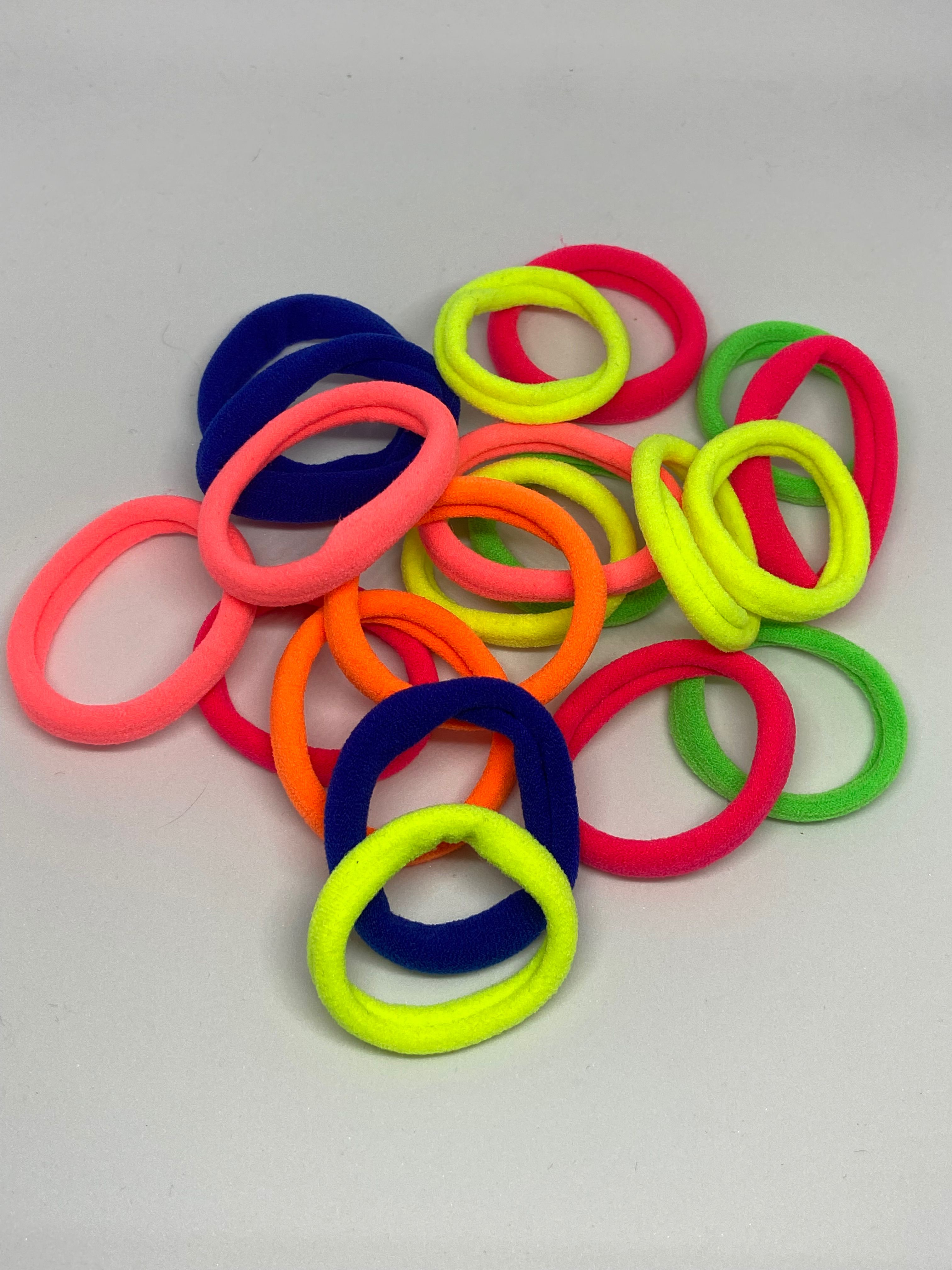 Цвет резинок. Резинка под цвет волос. Резинка для волос пружинка розовая. Резинка для волос пружинка розовая. Резинка для волос пружинка розовая.