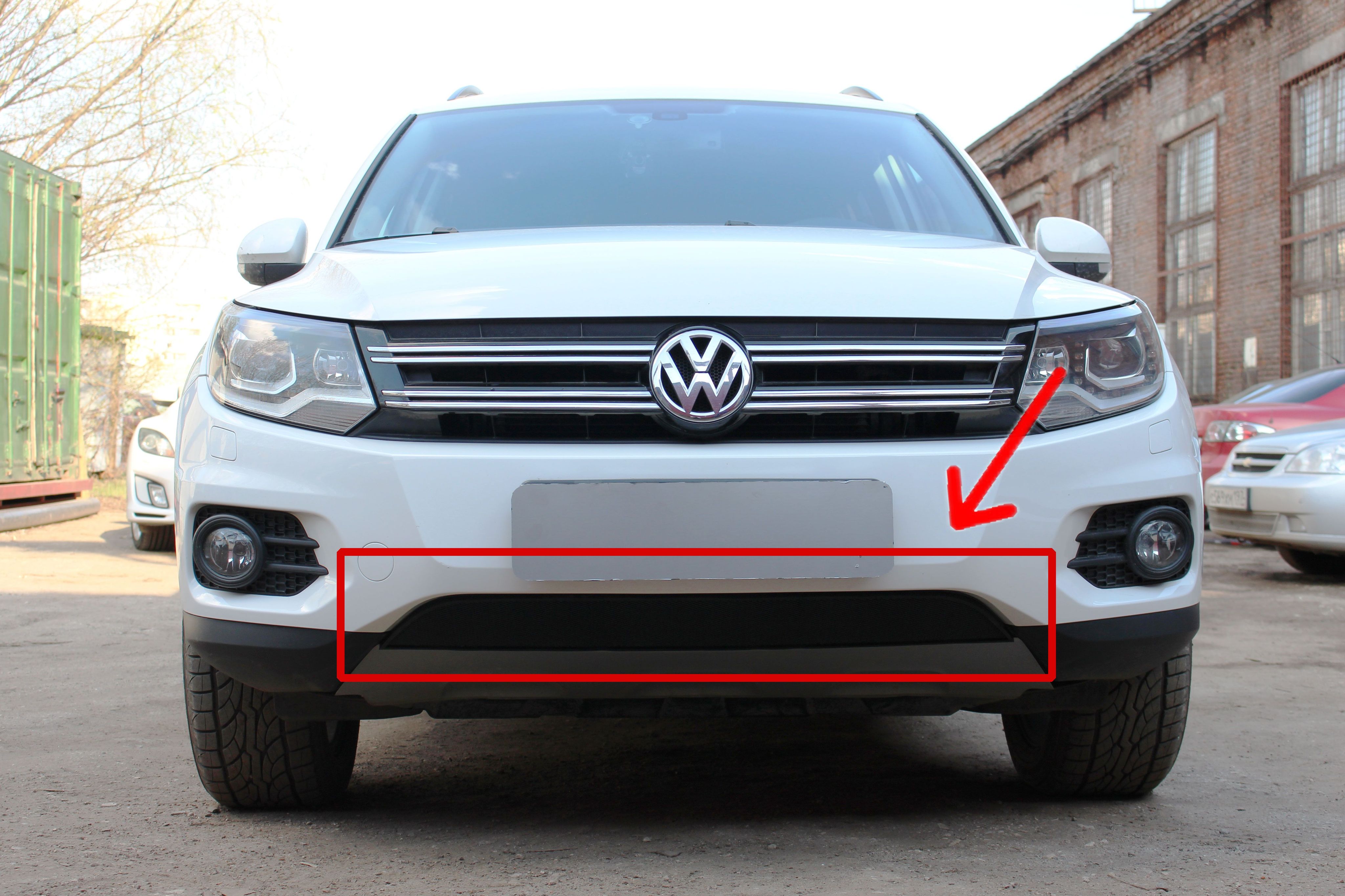 Защитная сетка радиатора черная Volkswagen Tiguan (2011-2017) рестайлинг,  для комплектации Track&Field / съемная решетка на бампер Фольксваген Тигуан  - Стрелка 11 арт. WVTIGTRblack - купить по выгодной цене в  интернет-магазине OZON (356011448)