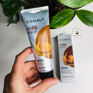 Hamel double shot oil to foam cleanser. CONSLY Cleansing Foam муцин улитки. Корейская пенка для умывания с муцином улитки. Восстанавливающая кремовая пенка с муцином улитки CONSLY. Пенка с муцином улитки CONSLY Snail mucus Regenerating creamy Cleansing Foam.