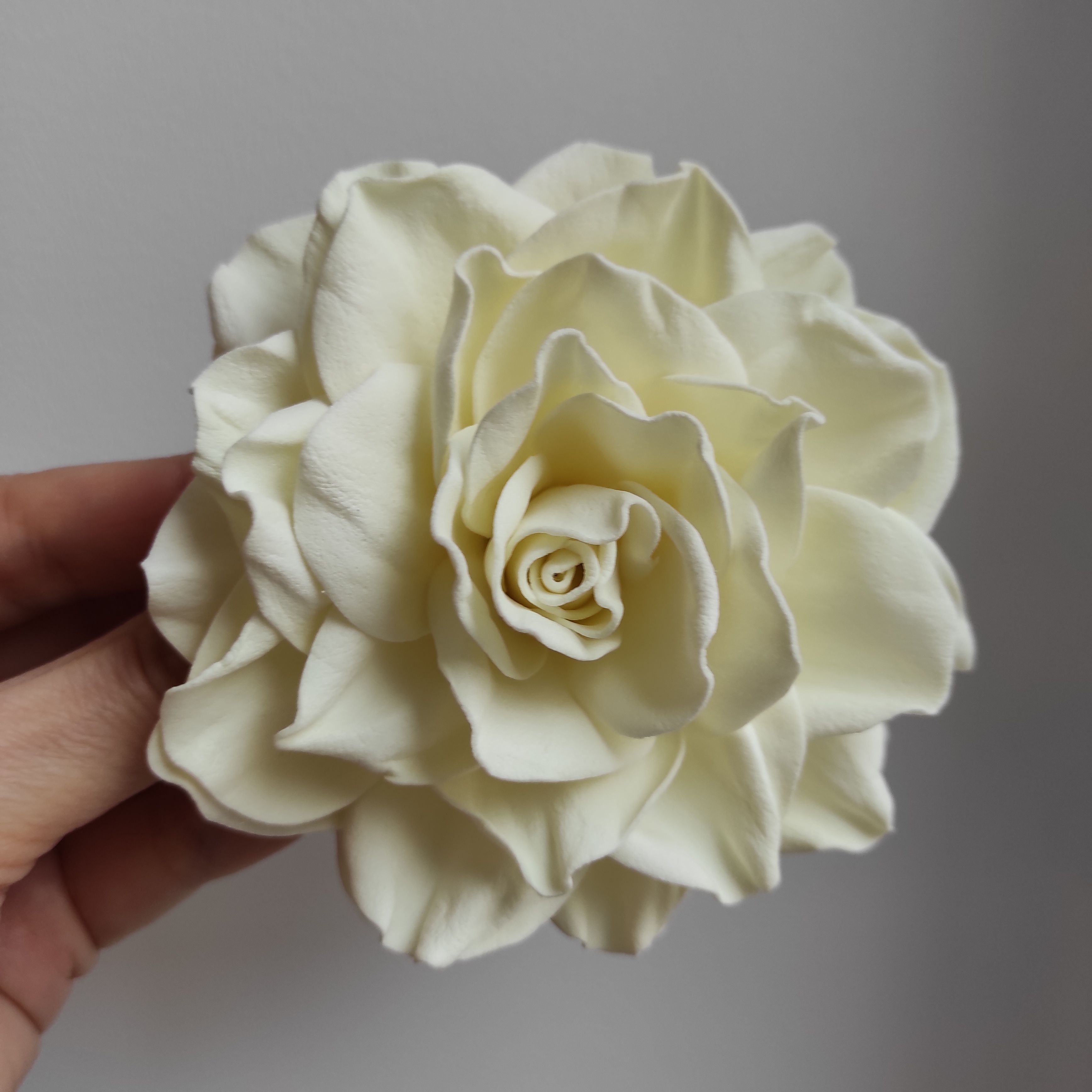 Брошь-цветок из маргиланского шелка