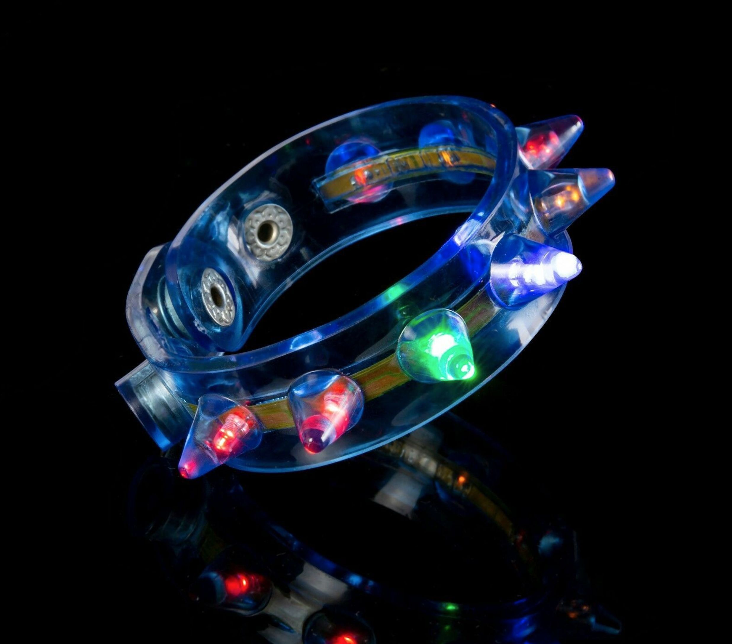 Неоновая вывеска. Кроссовки с подсветкой. Сверкающий браслет. Ы светящиеся. Ы светящиеся.