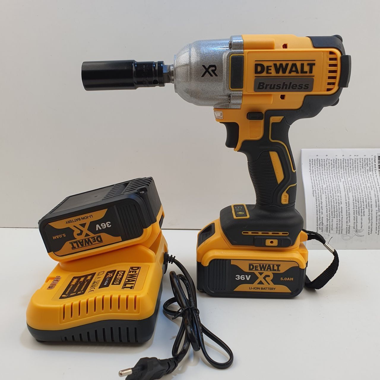 Аккумуляторный гайковерт DeWalt 36V 600NM