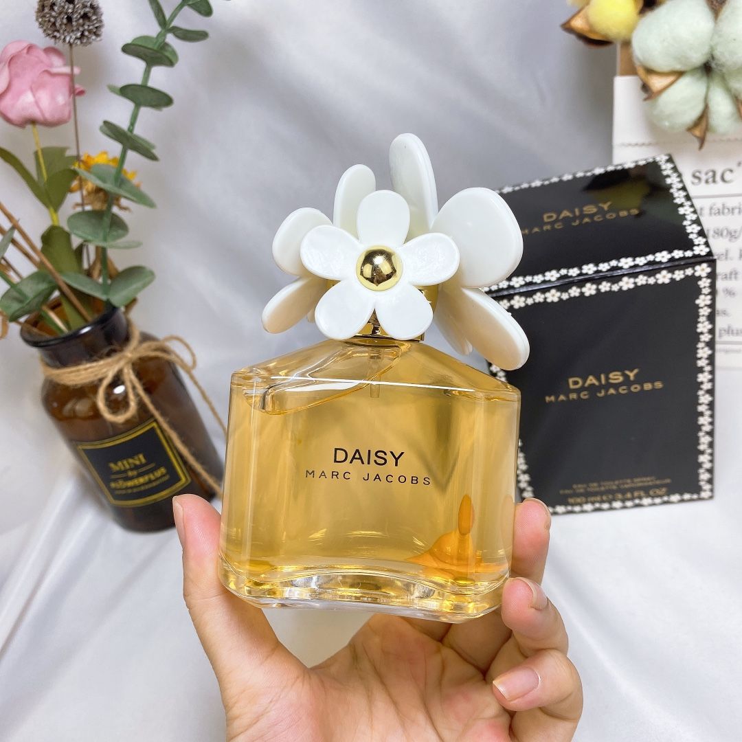 Daisy marc cheap jacobs yellow