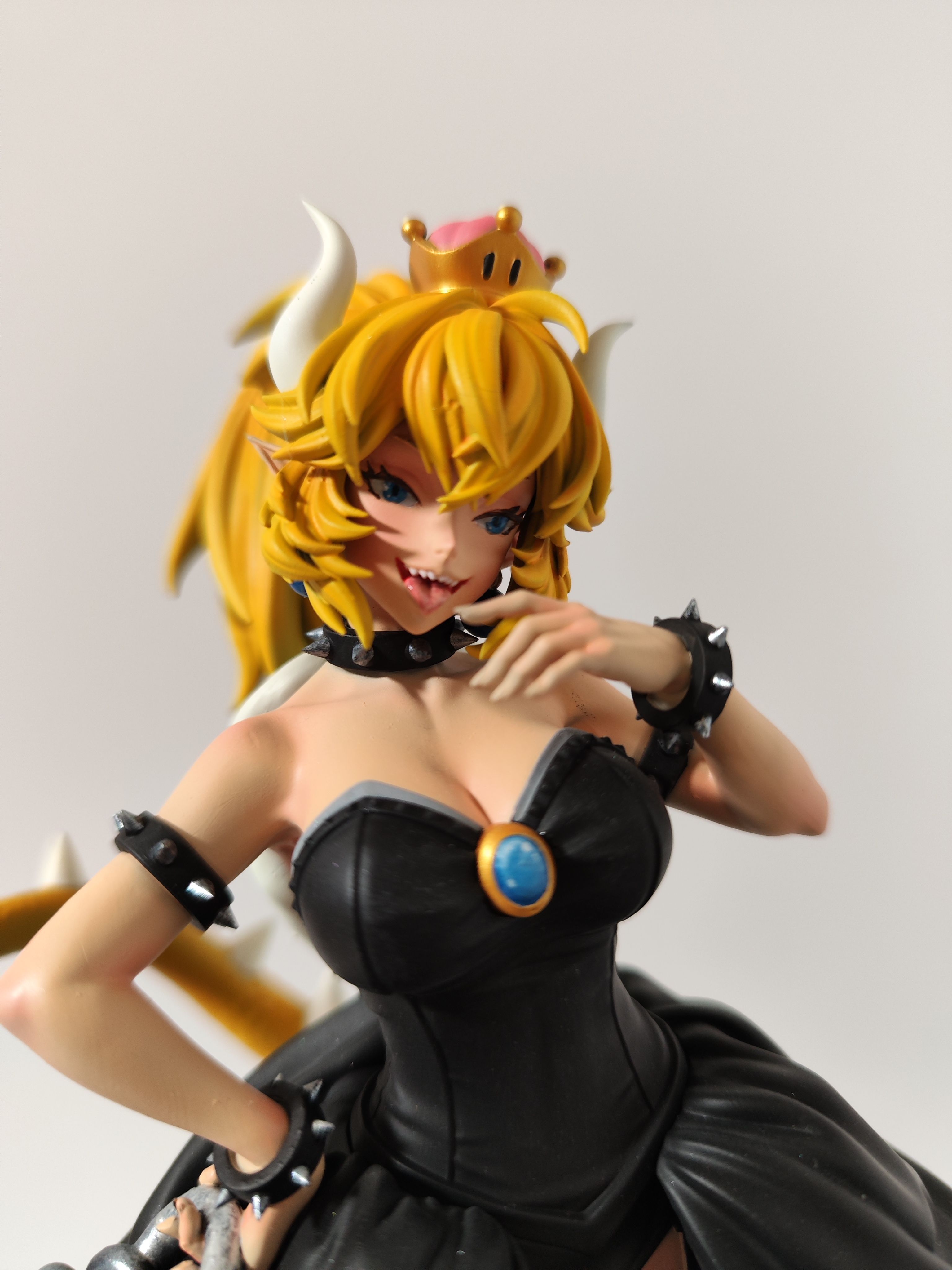 Bowsette (Боузетта) придуманная фанатами женская версия злодея Боузера из  игр вселенной Super Mario.