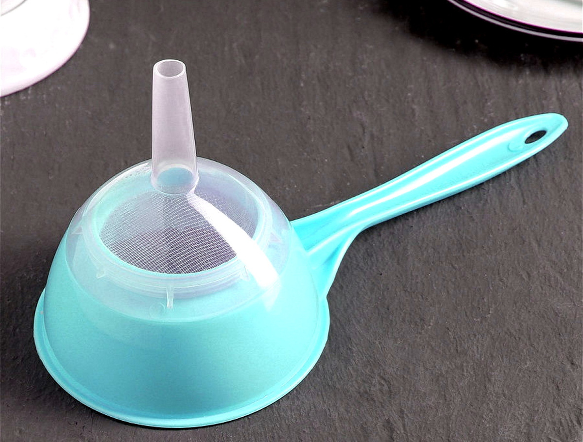 Воронка кухонная с ситом бирюзовая 12см daux premium, сито, воронка с ...
