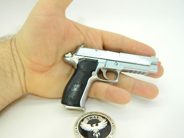 Модель пистолета Sig P226 silver масштаб 1/2 никель + box - купить с ...