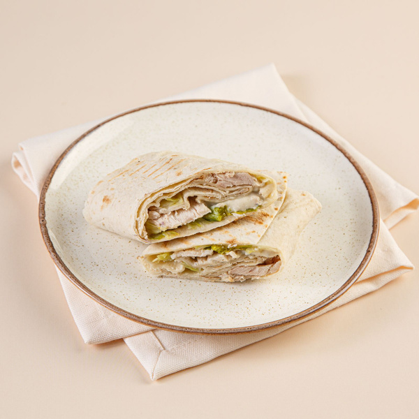 Сэндвич-ролл с куриным филе и соусом блю-чиз Ozon fresh, 160 г - купить ...