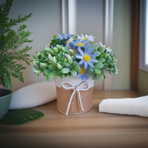 Купить Искусственные цветы в кашпо/композиция из цветов по выгодной ...