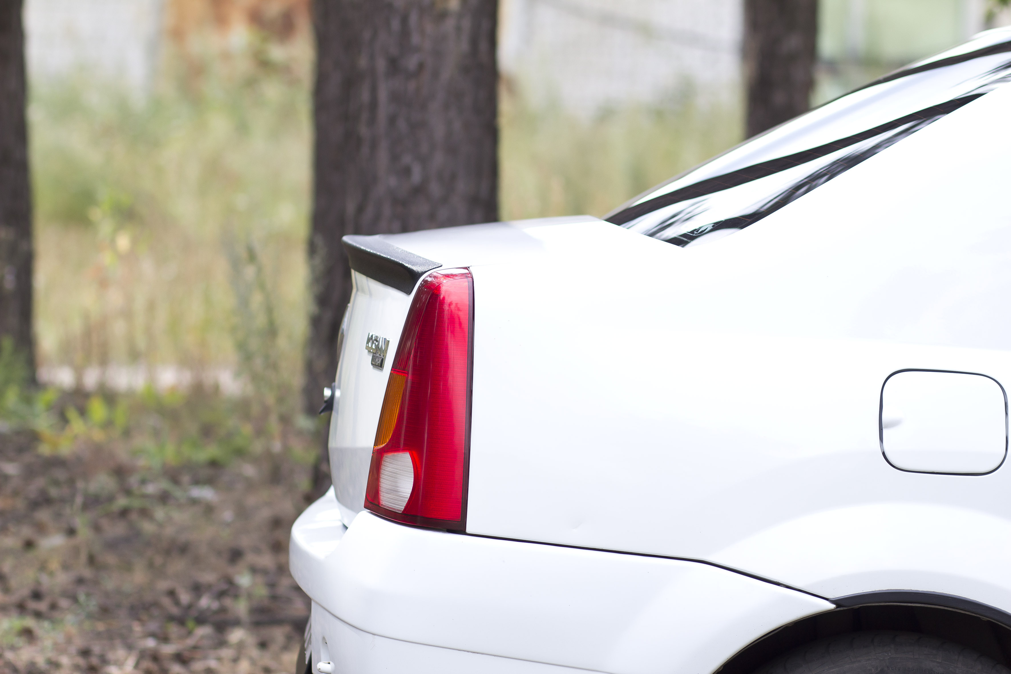 Лип спойлер рено логан 1. Спойлер на крышку багажника рено логан 1. Лип спойлер рено логан 1. Рено логан 1 рестайлинг. Renault logan 2 спойлер.