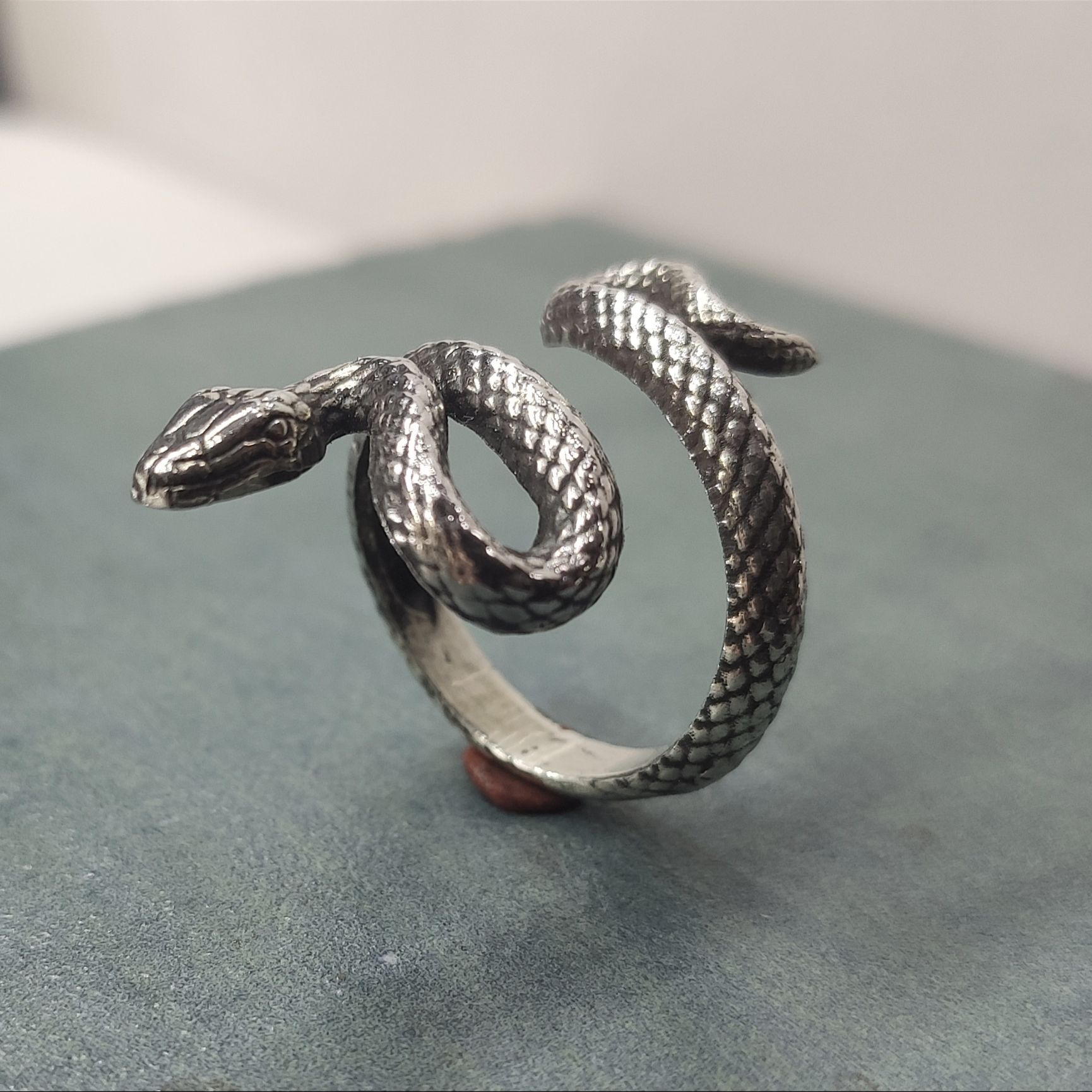 Кольцо змея серебро Соколов