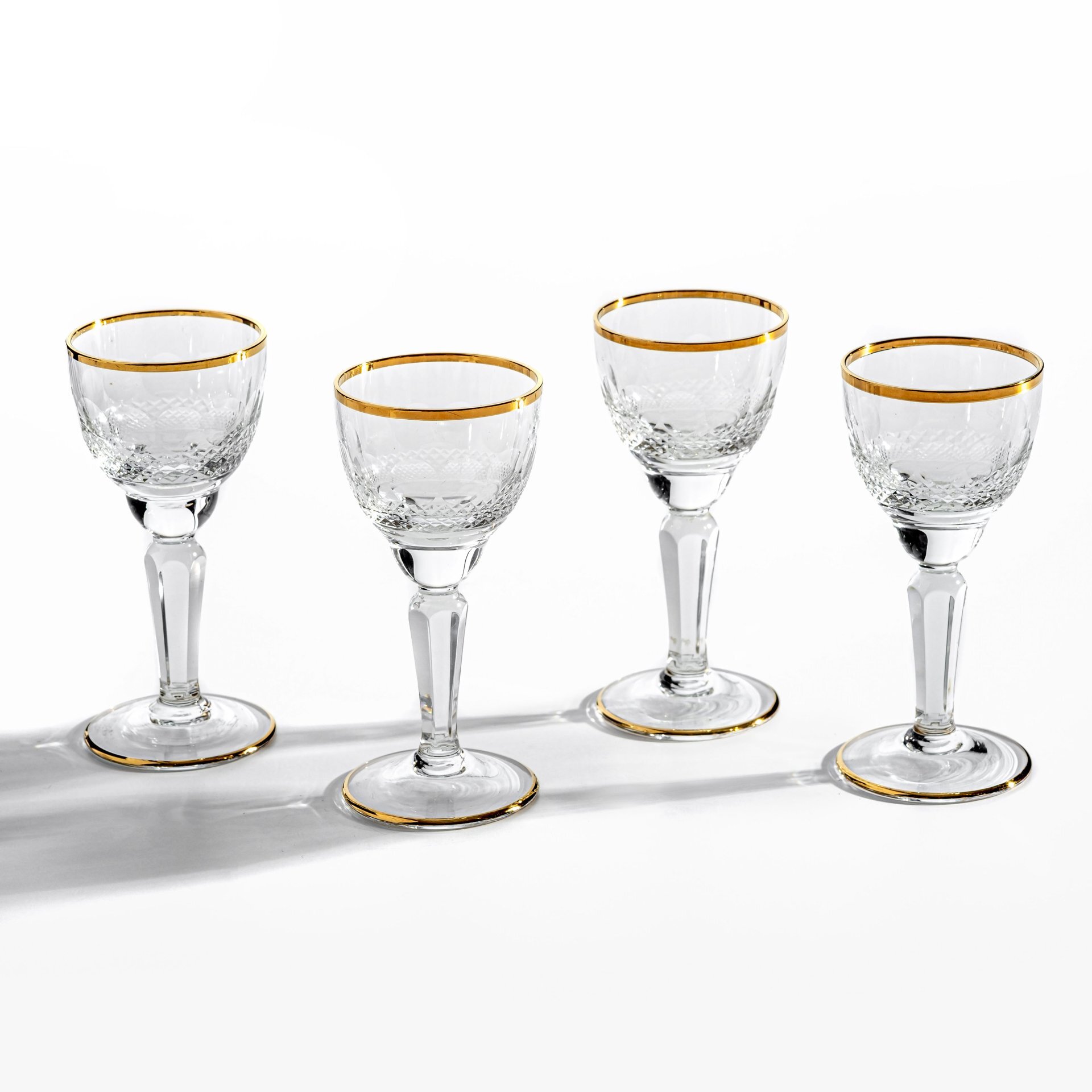 4 стопочки фото. 4 рюмки. Рюмки зеленое стекло чехословакия картинки. 426. 4 стопочки фото.