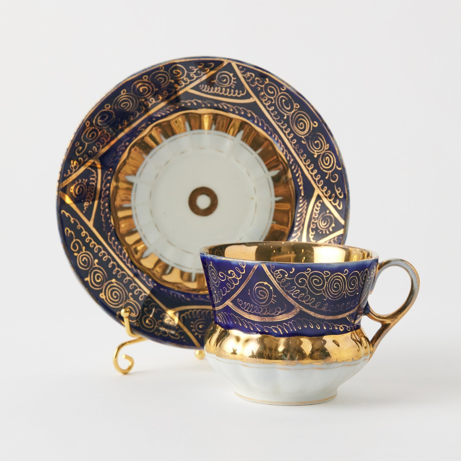 Красивый фарфор. Кобальтовая керамика. Мейсенский фарфор 18 век. Октябрьский фарфоро-фаянсовый завод чайный сервиз. Купить тарелку фарфоровую ретро декоративную в ростове на дону.