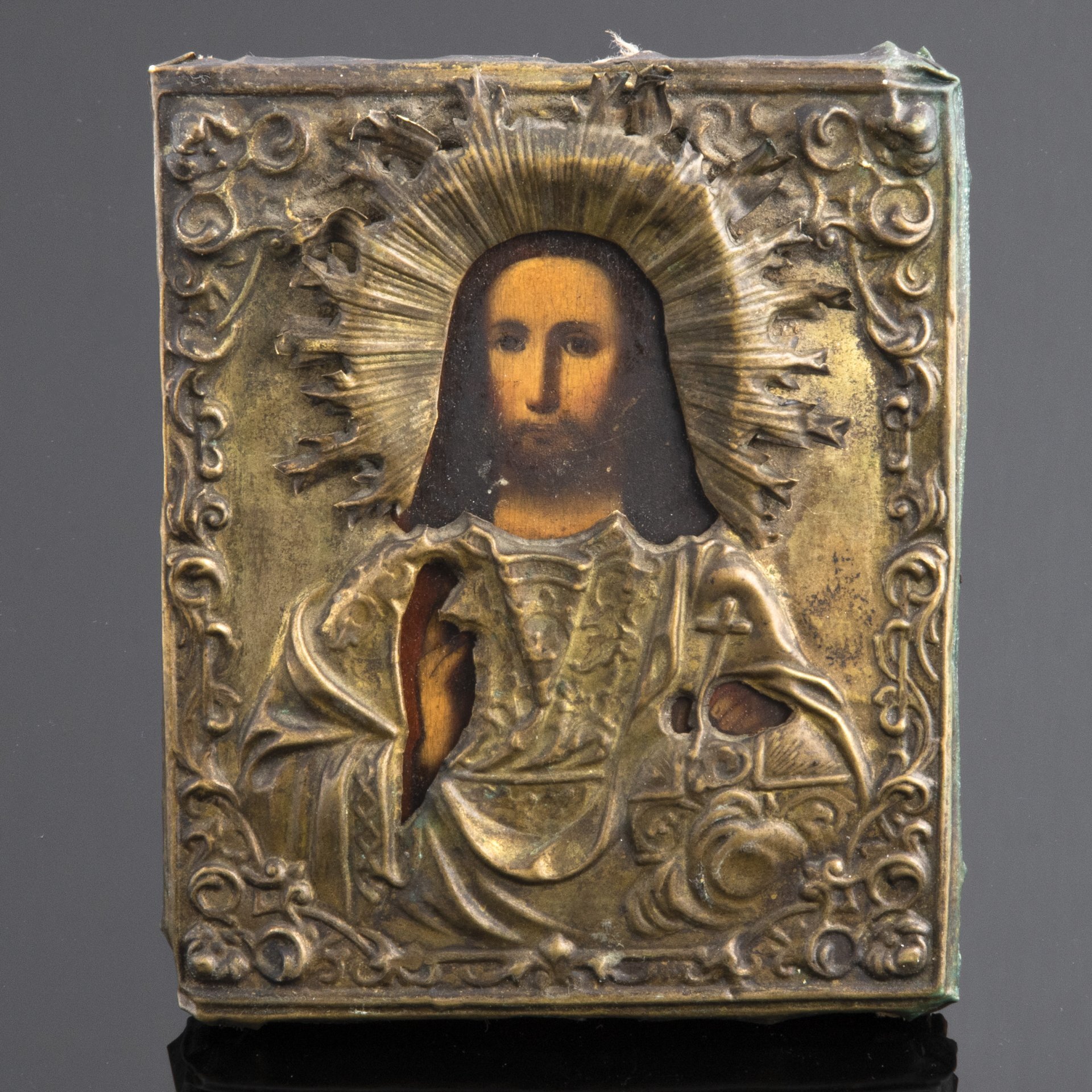 Иконы воскресения христова 18 век недавно обнаруженные. Иконы 18 века латунь. Венец от иконы 18 век. Иконы 18 века. Самые дорогие иконы.