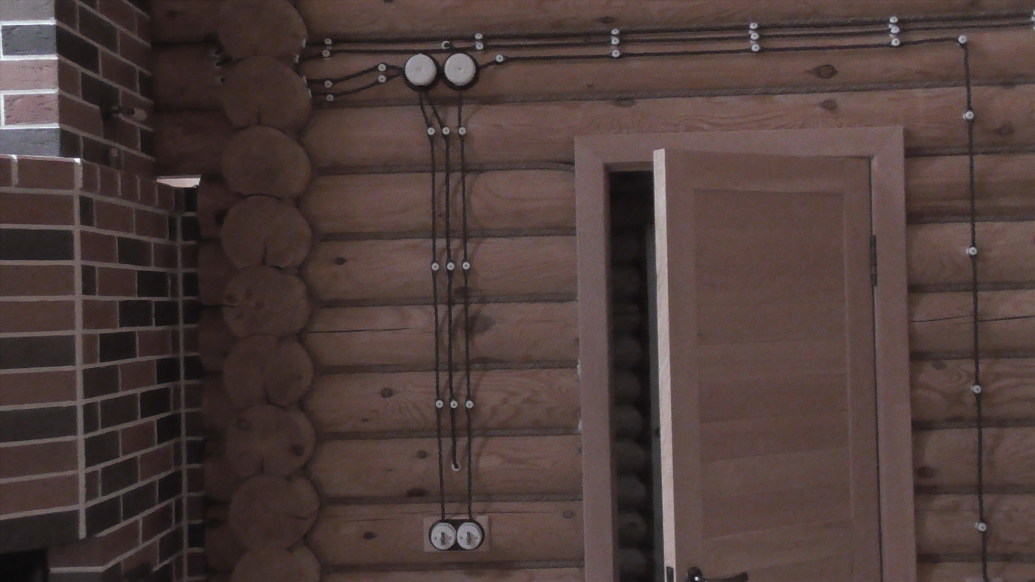 Проводка в деревянном доме на изоляторах
