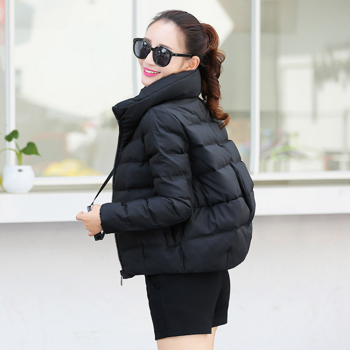 Куртка черная женская зимняя модная