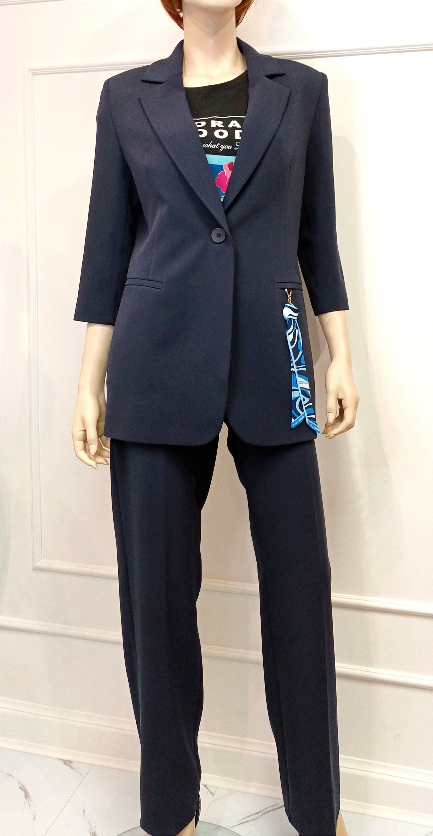 Mode class одежда. Костюм 3 4 женский. Брючный костюм фирма fashion. Mode class одежда. Бежевый костюм женский брючный на свадьбу.