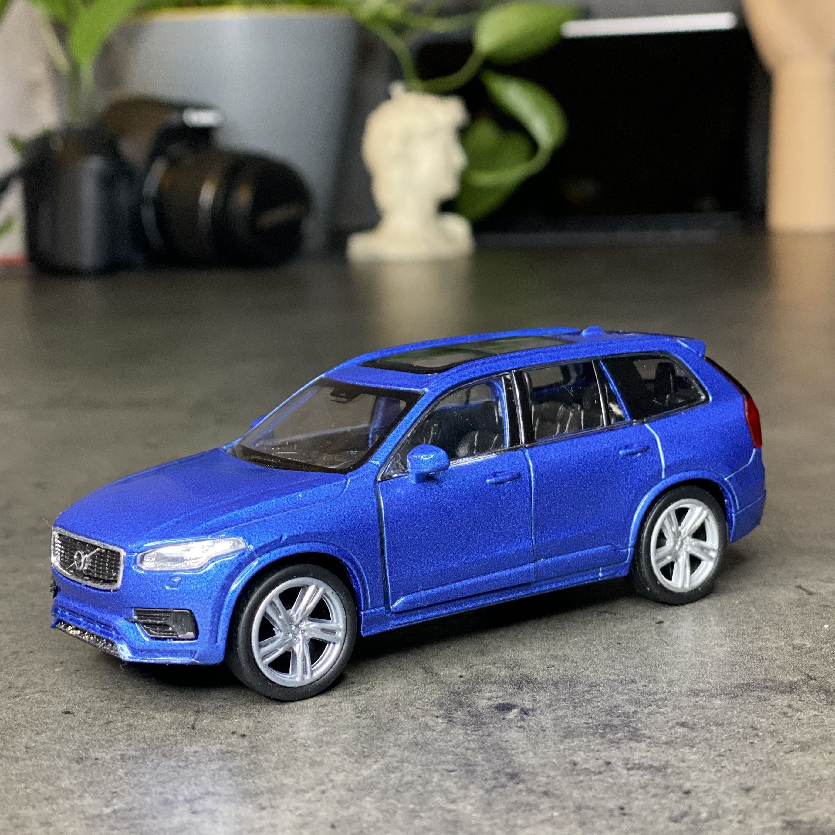 Металлическая машинка Welly 1:36 VOLVO 2015 XC90 Вольво, инерционная, цвет  Синий - купить с доставкой по выгодным ценам в интернет-магазине OZON  (969874809)