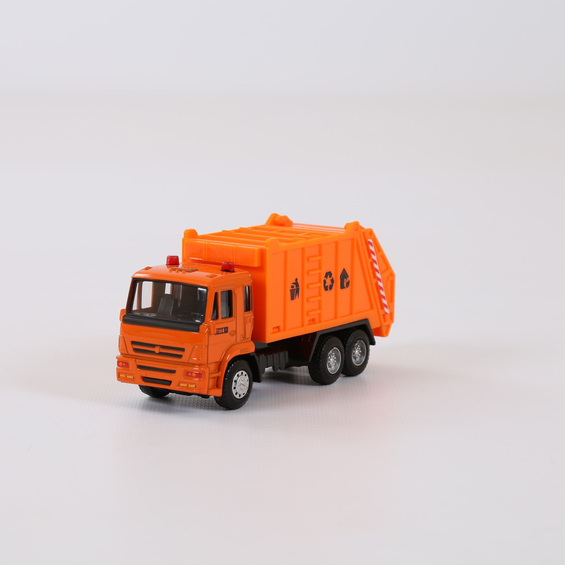 Оранжевый мусоровоз. Мусоровоз Play Smart 6512d. КАМАЗ трёхколёсная коллекционная мусоровозка оранжевая. КАМАЗ 5360. Эвакуатор Play Smart.