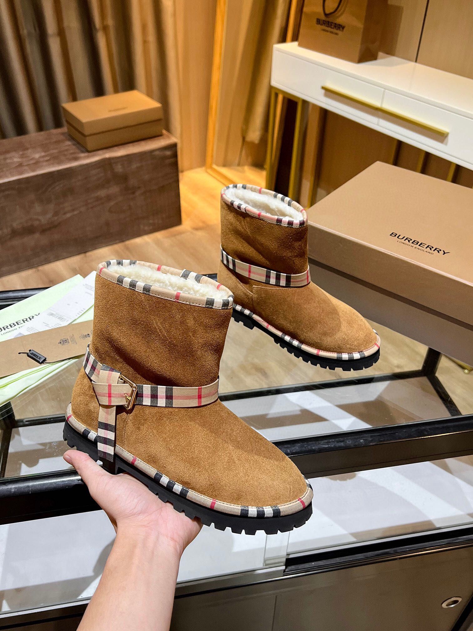 Burberry uggs store