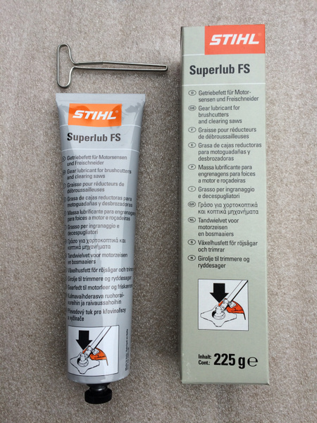 Трансмиссионная смазка STIHL, масса 225 г. Фабрика STIHL в Италии ...