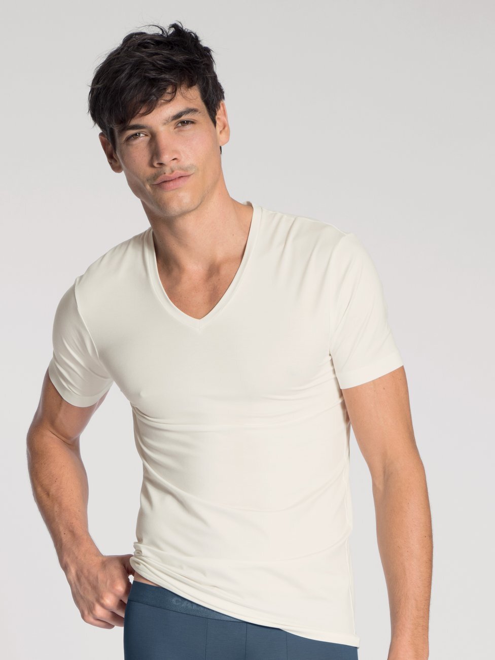 V shirt. Calida домашняя одежда мужская. Calida t-Shirt. Мужская коллекция Calida. Maccali бренд.