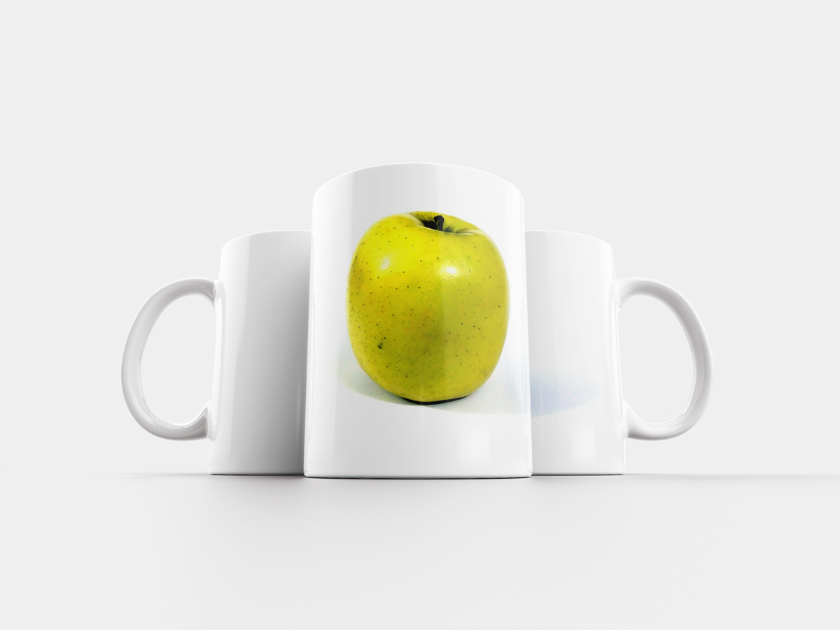 Apple cup. Чашка с яблоком. Кружка прозрачная с яблоком. Постановка Кружка и яблоко. Кружка и яблоко фото.
