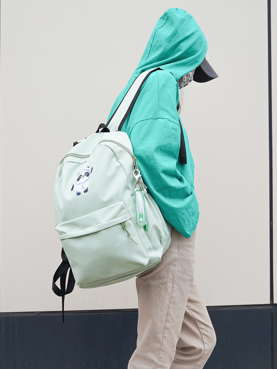 Нужно ли брать на 1 сентября рюкзак. Детский школьный рюкзак. Школьник с рюкзаком. Нужно ли брать на 1 сентября рюкзак. Нужно ли брать на 1 сентября рюкзак.