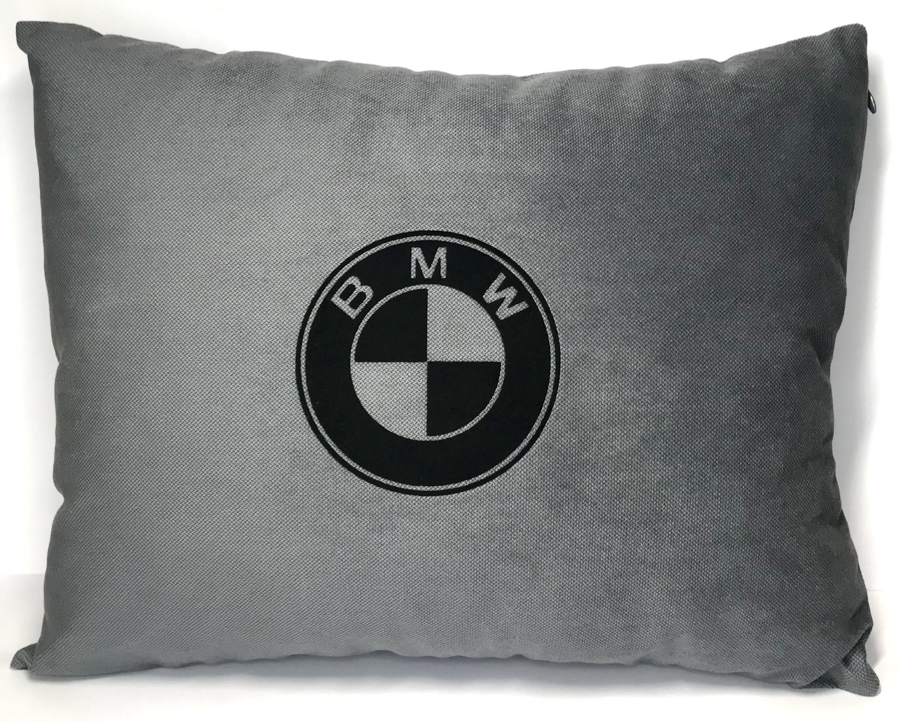 Купить подушки бмв. Подушка с логотипом BMW. Подушка БМВ В машину. Постельное белье с логотипом БМВ. Полотенце с эмблемой БМВ.