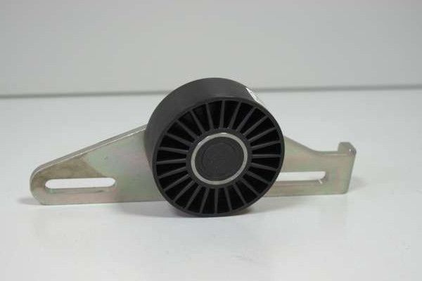 6 с кондиционером. Ролик паразитный на рено сандеро. Сандеро ролики кондиционера. Рено логан 1 натяжной ролик. Ролик натяжителя датсун.