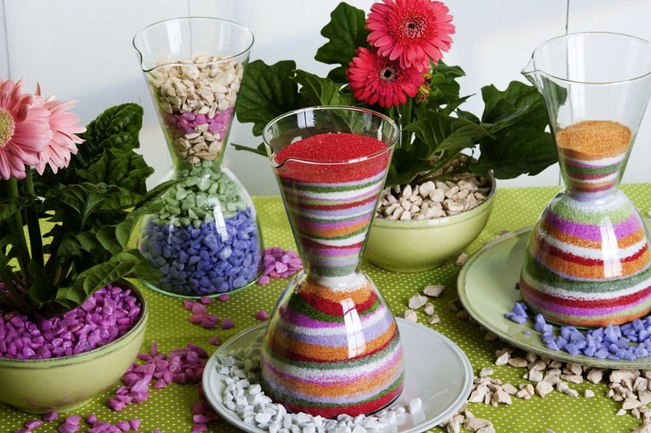 Как украсить цветной. Декоративный песок для вазы. Дизайнерские вазы. Декоративное наполнение вазы. Наполнение для вазы декор.