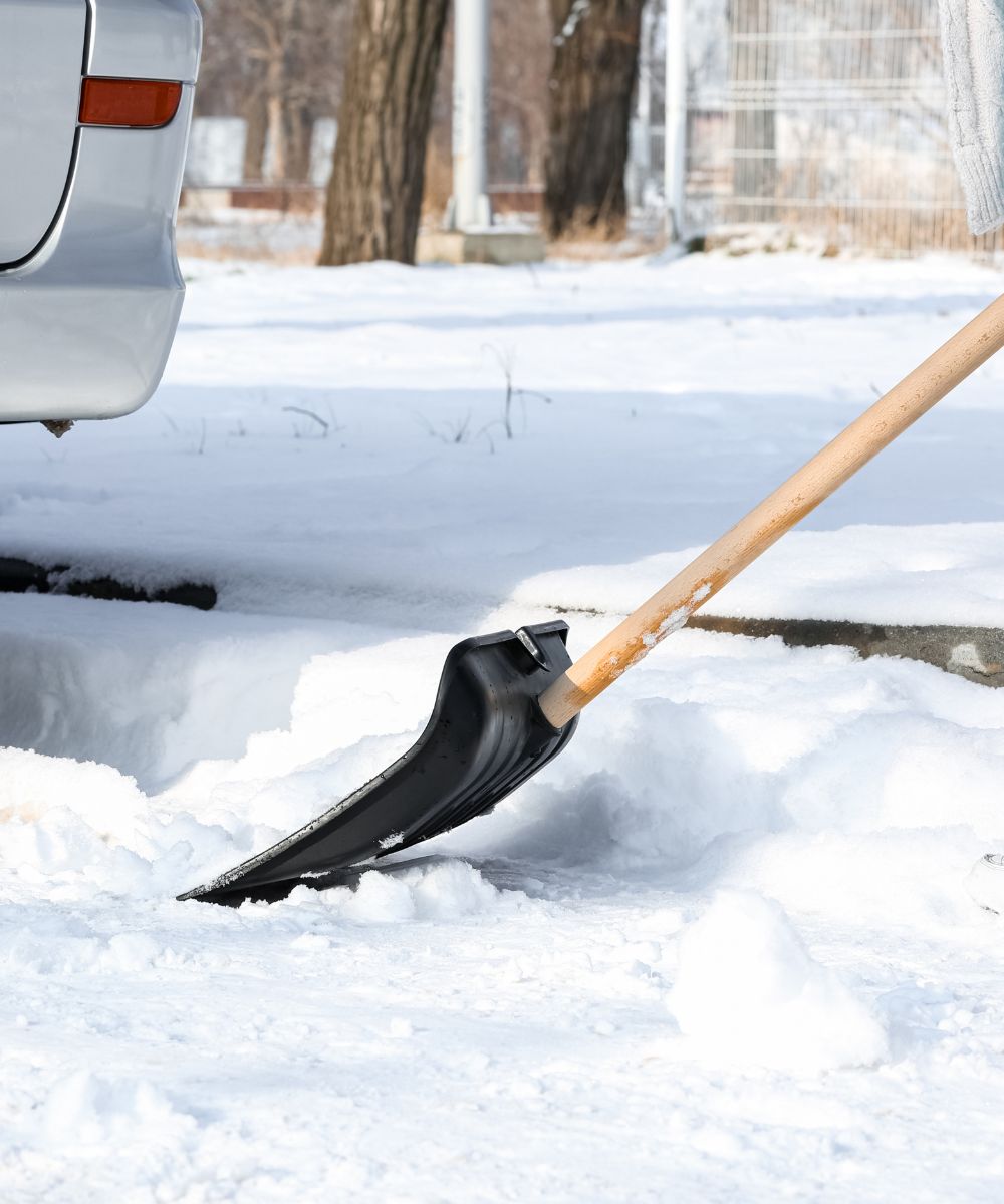 Картинки праздник снега. Зимние развлечения. Дети зимой. Ice chemical. Стенка из снега.
