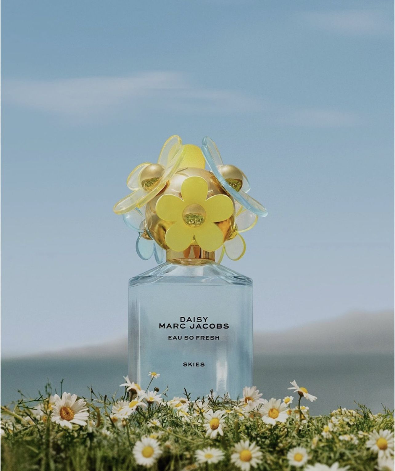 Marc jacobs daisy eau so. Marc Jacobs Daisy Eau so Fresh Skies. Marc Jacobs Daisy Eau. Marc Jacobs Daisy Eau so Fresh туалетная вода 75 мл.