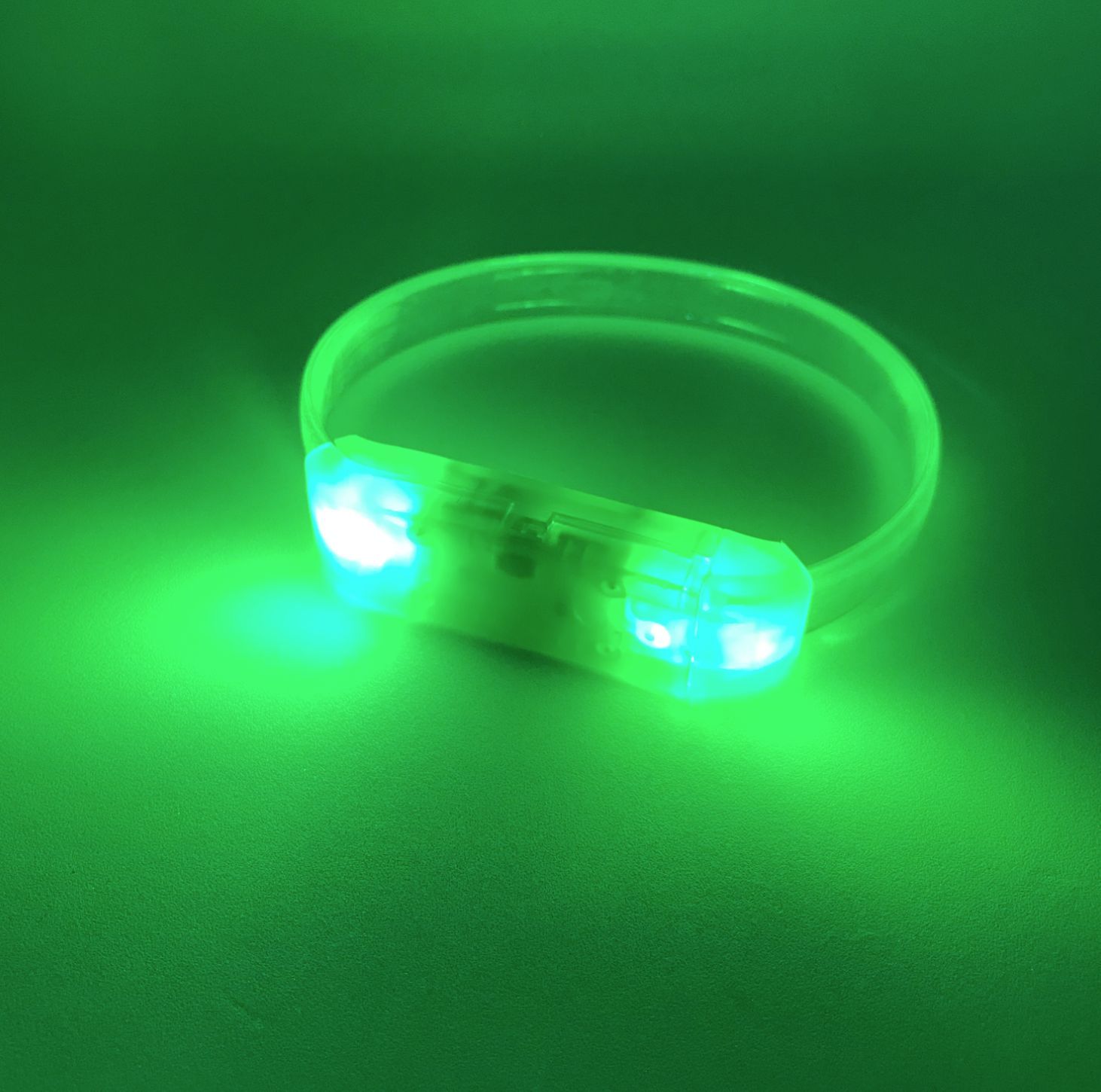 светящийся силиконовый. игрушка браслет светящийся силикон. светящийся силиконовый браслет. светонакопительный силиконовый браслет. браслет силикон д125.