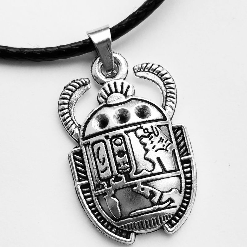 подвеска жук скарабей из серебра. подвеска жук скарабей. кулон жук скарабей золото. кулон жук скарабей. жук скарабей египетская подвеска.