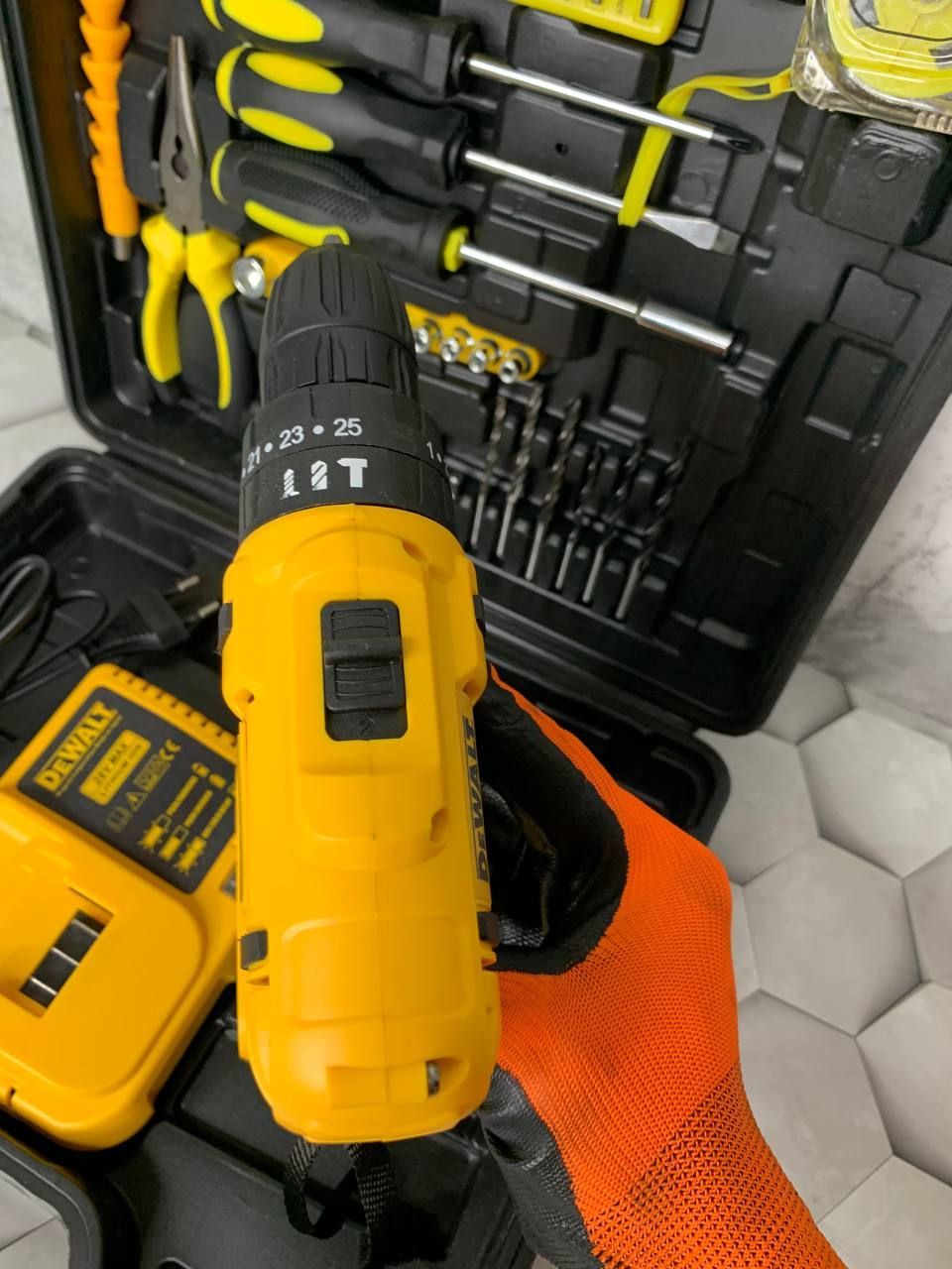 Dewalt 48. Ударный шуруповёрт аккумуляторный деволт. dewalt 088k g. дрель-шуруповерт dewalt. деволт.