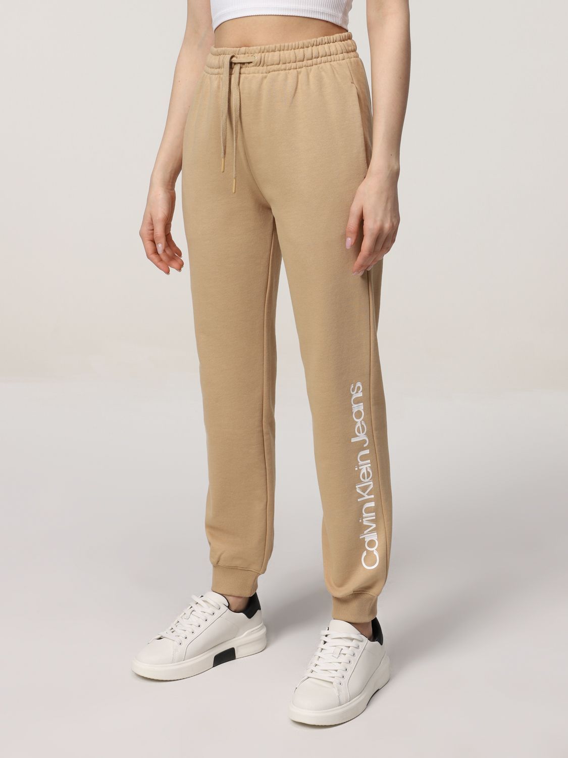 Брюки Calvin Klein Jeans - купить с доставкой по выгодным ценам винтернет-магазине OZON (861948422)