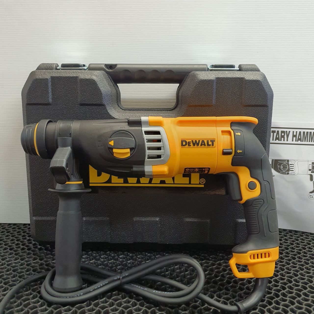 DeWalt Перфоратор 900 Вт