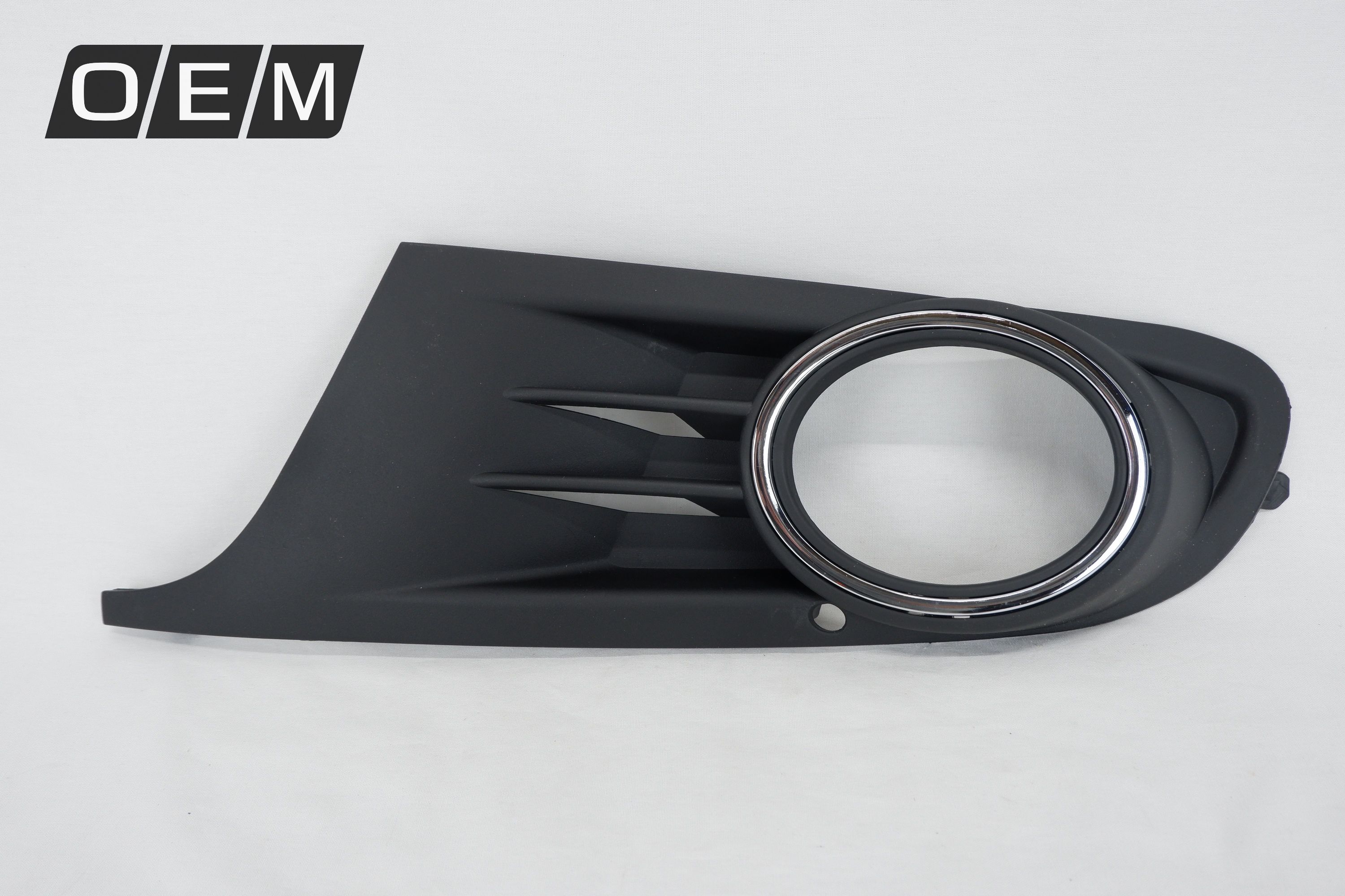 рамка противотуманной фары ниссан кашкай j10. решетка противотуманной фары левая на фольксваген тигуан 2011. 261a28558r. накладка противотуманной фары тигуан 2014 офроуд левая. окантовка птф левая datsun on do.