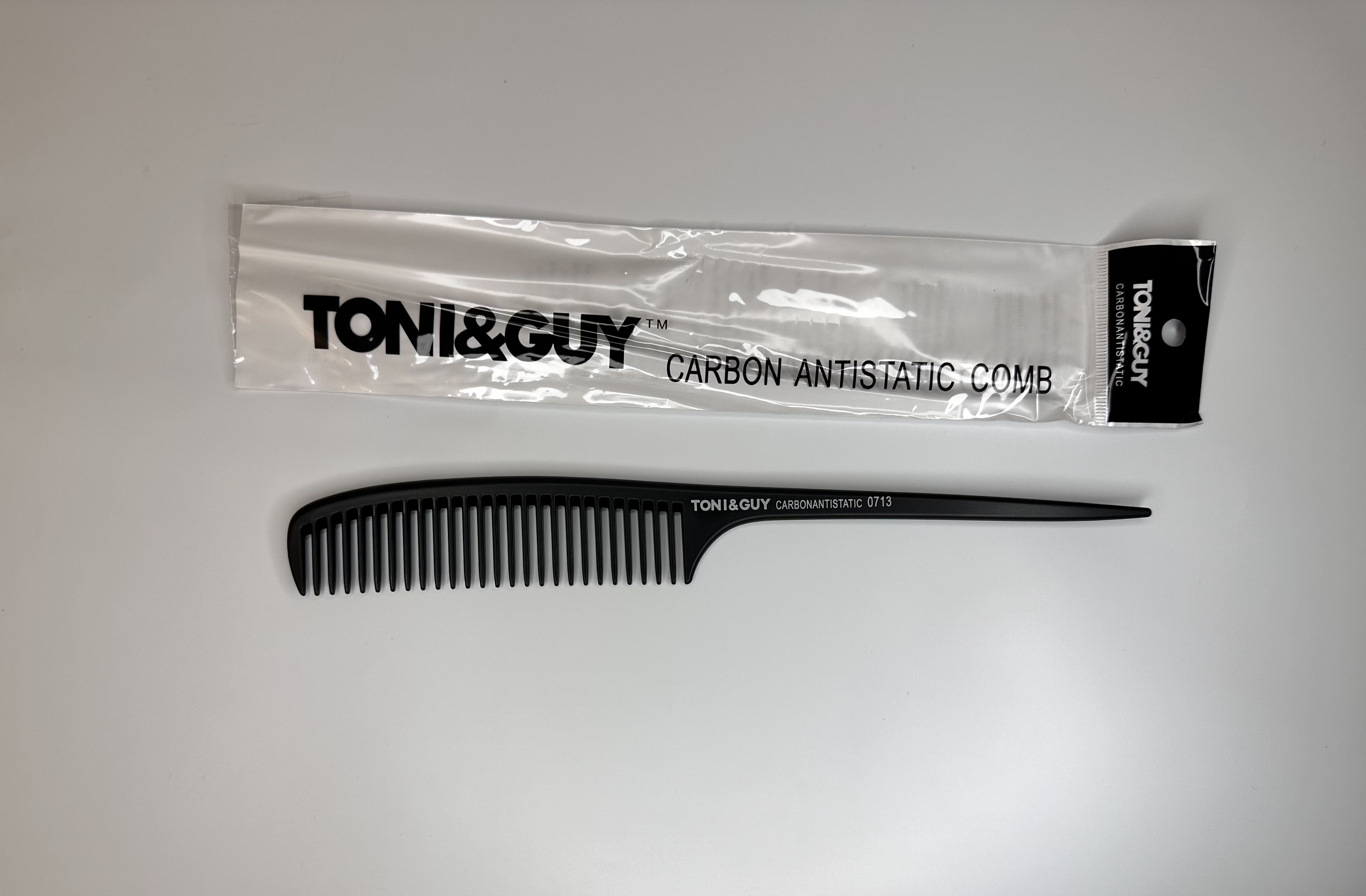 Расчёска гребень TONI&GUY 0713 рабочая с разделительным хвостиком