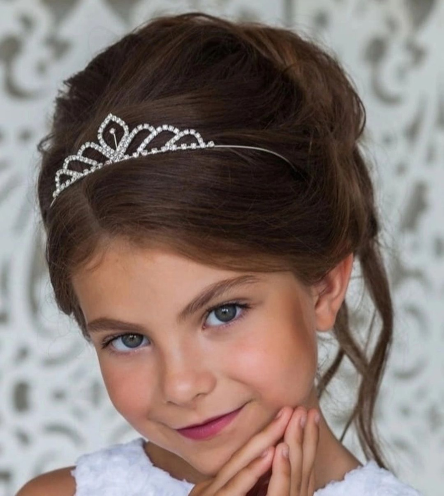 Как прикрепить корону к волосам ребенка фото